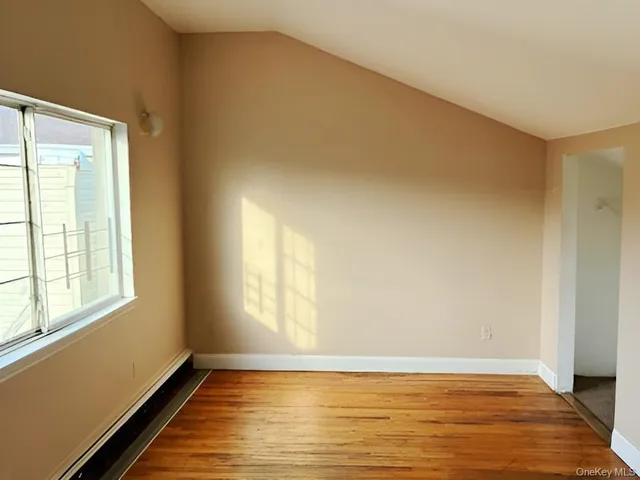 $829,950 | 1987 Cruger Avenue | Van Nest