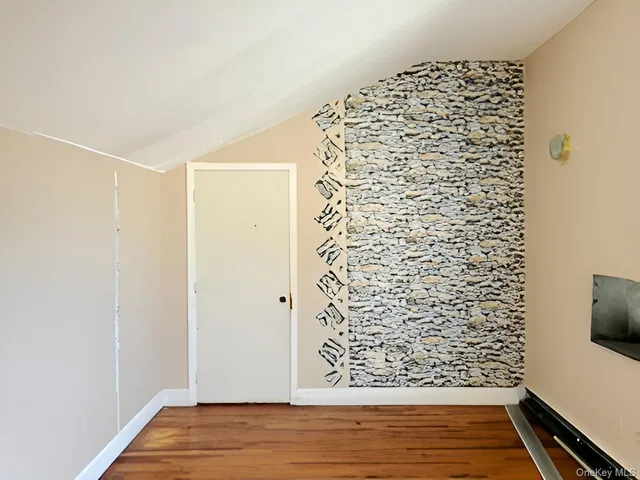 $829,950 | 1987 Cruger Avenue | Van Nest