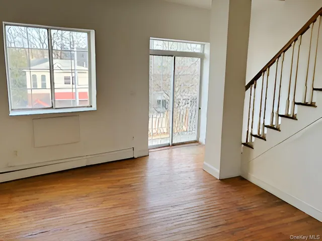 $829,950 | 1987 Cruger Avenue | Van Nest