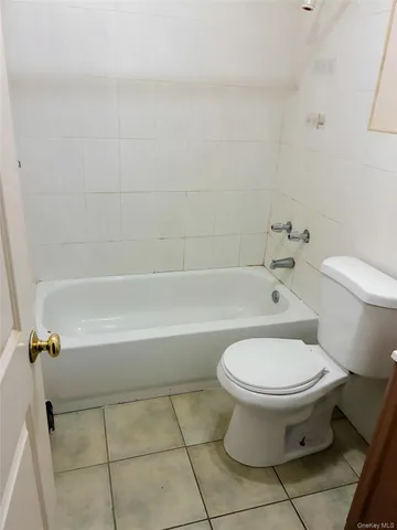 $829,950 | 1987 Cruger Avenue | Van Nest