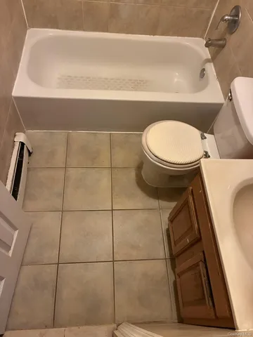 $829,950 | 1987 Cruger Avenue | Van Nest