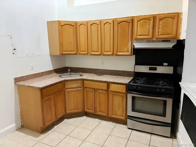 $829,950 | 1987 Cruger Avenue | Van Nest