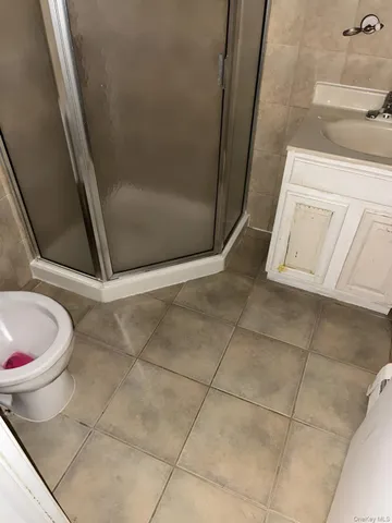 $829,950 | 1987 Cruger Avenue | Van Nest