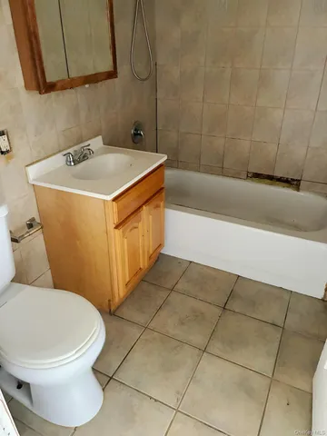 $829,950 | 1987 Cruger Avenue | Van Nest