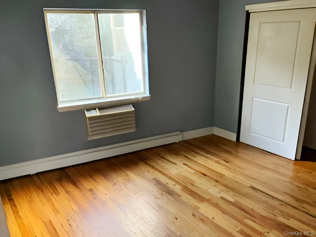 $829,950 | 1987 Cruger Avenue | Van Nest