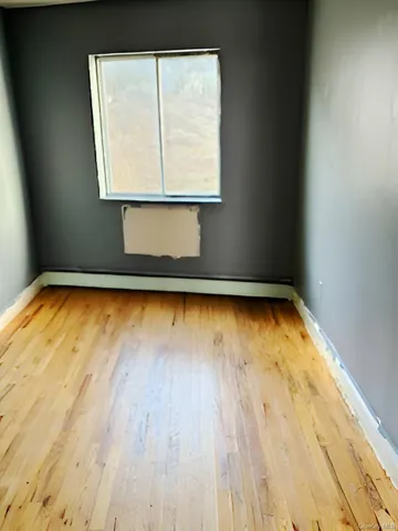 $829,950 | 1987 Cruger Avenue | Van Nest