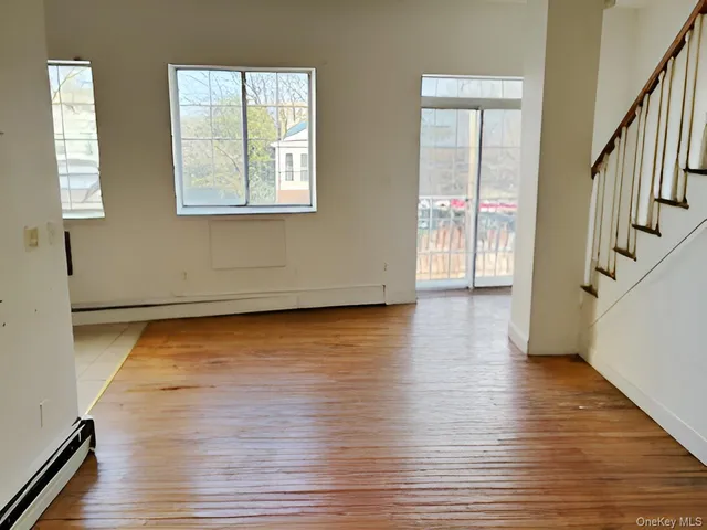 $829,950 | 1987 Cruger Avenue | Van Nest