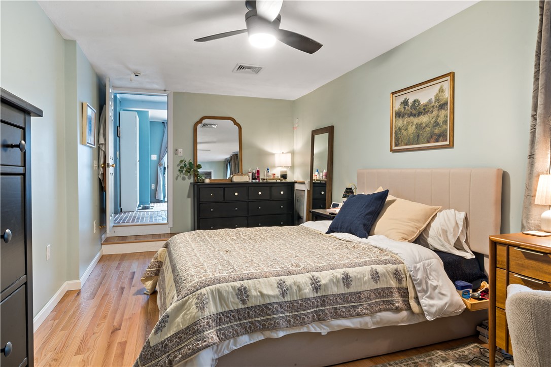 48 Rowe Avenue Warwick, RI 02889 - Photo 16 of 35