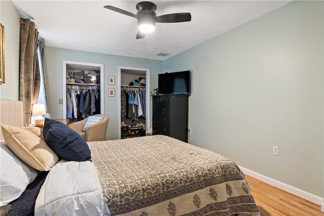 48 Rowe Avenue Warwick, RI 02889 - Photo 17 of 35