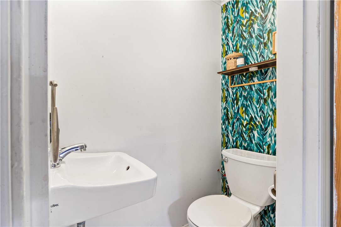 48 Rowe Avenue Warwick, RI 02889 - Photo 18 of 35