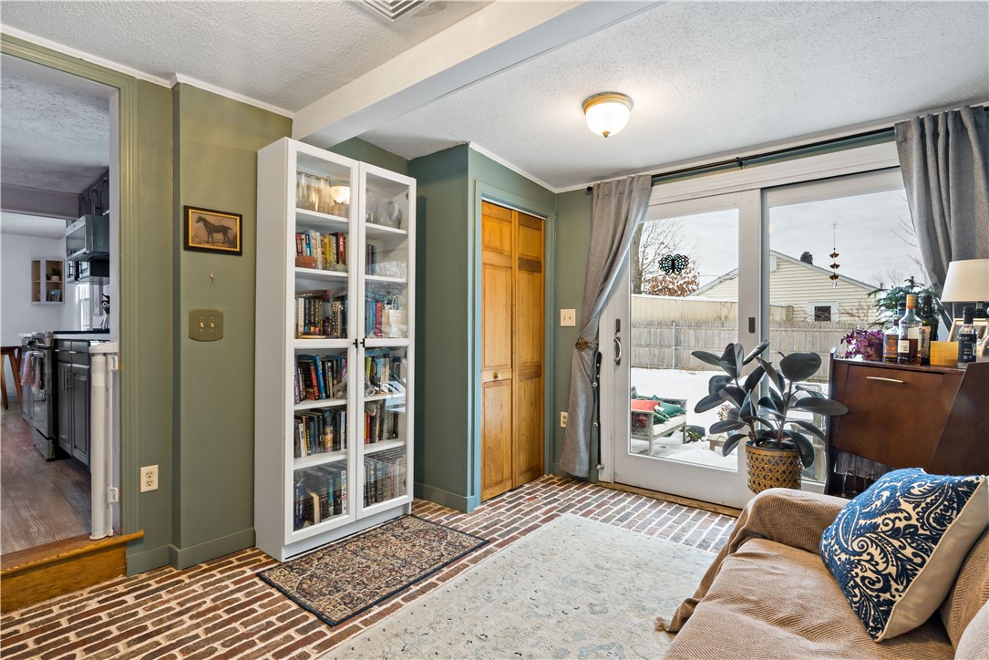 48 Rowe Avenue Warwick, RI 02889 - Photo 3 of 35