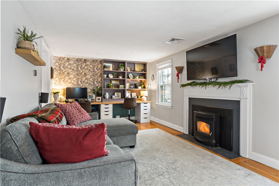 48 Rowe Avenue Warwick, RI 02889 - Photo 4 of 35