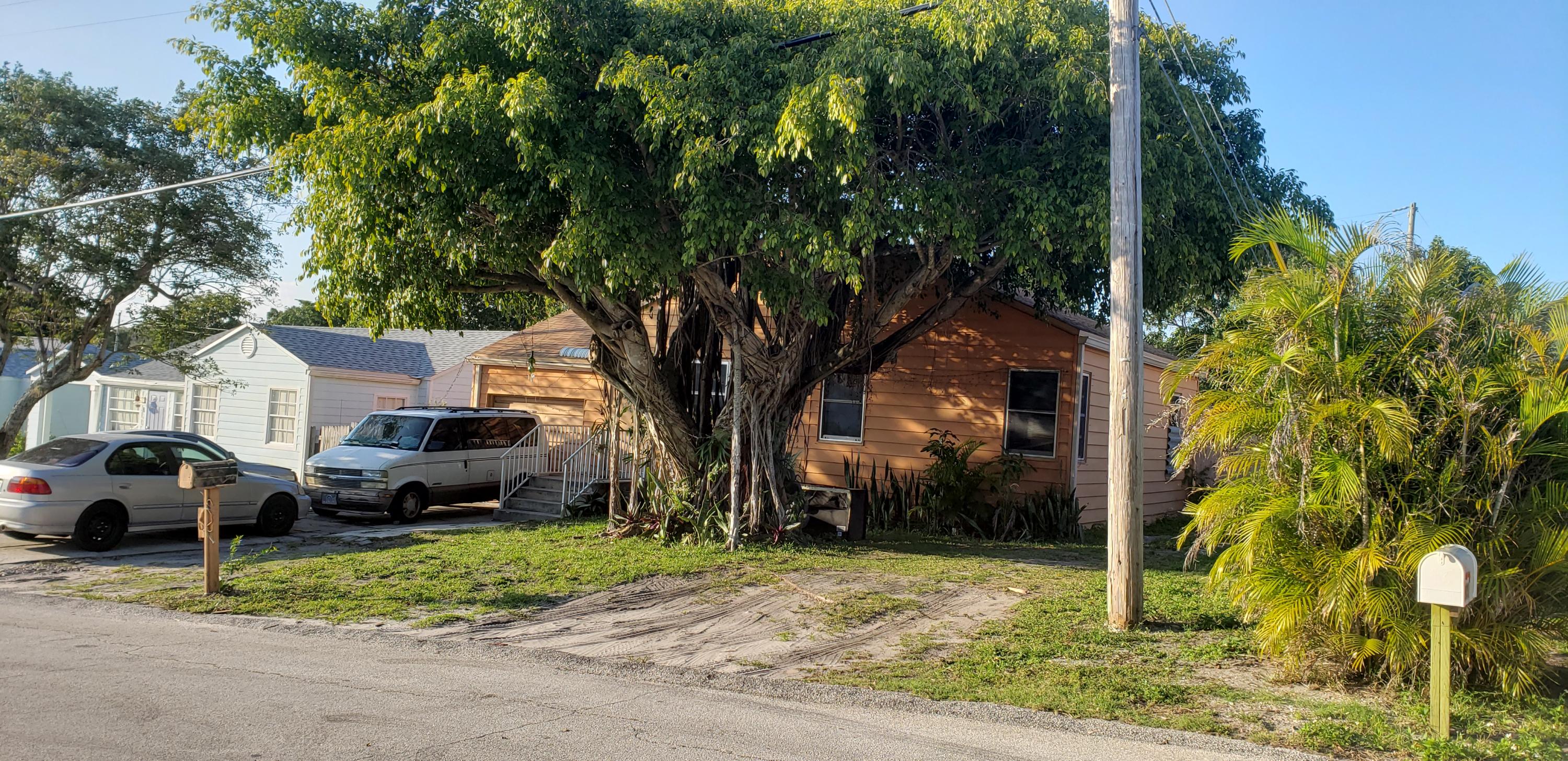 807 Hampton Road West Palm Beach, FL 33405 - Photo 4 of 21 Front