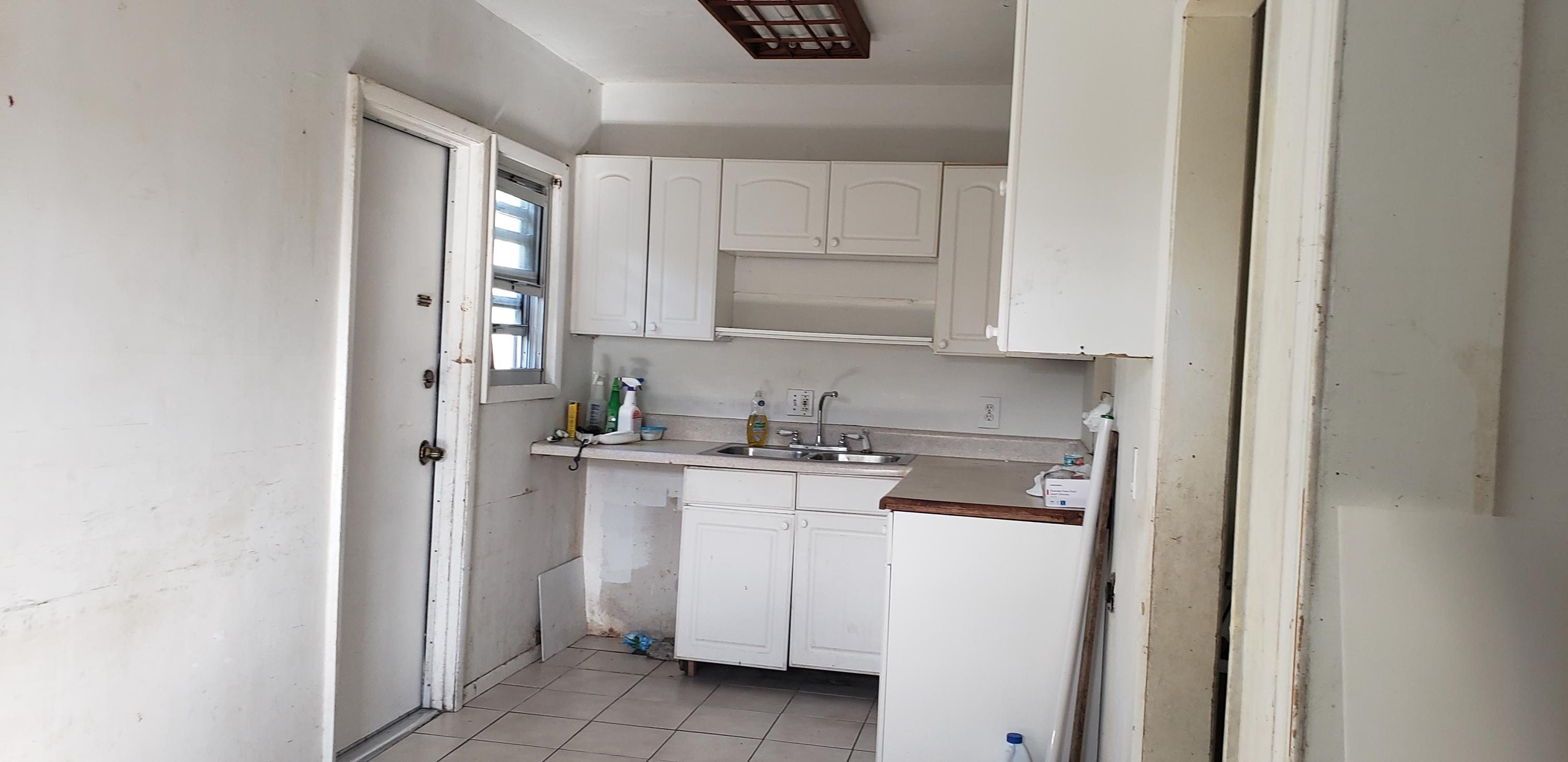 807 Hampton Road West Palm Beach, FL 33405 - Photo 6 of 21 20190408_165759