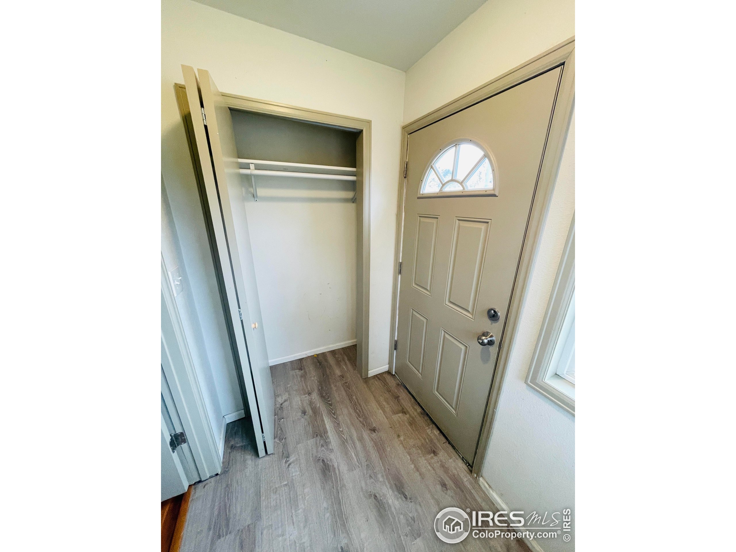 470 West Spring Street Nederland, CO 80466 - Photo 2 of 19 a view of a hallway with wooden floor