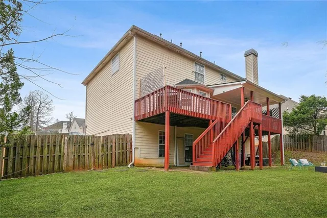 a view of a dry yard