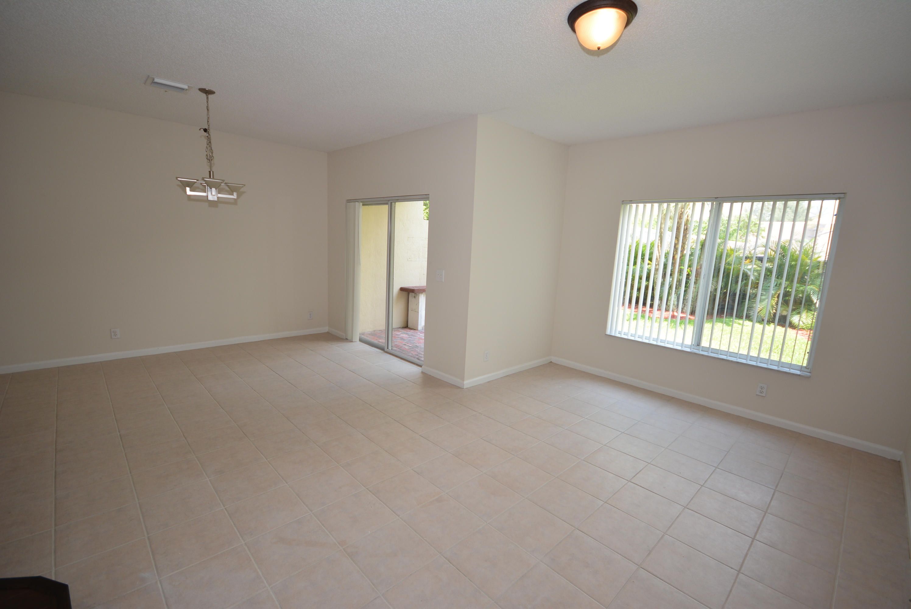 21222 Vía Eden Boca Raton, FL 33433 - Photo 4 of 28 EBF_5668