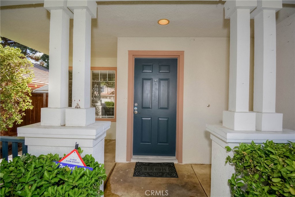 554 Pointe Vista Court Corona, CA 92881 - Photo 2 of 31 a house view with a outdoor space