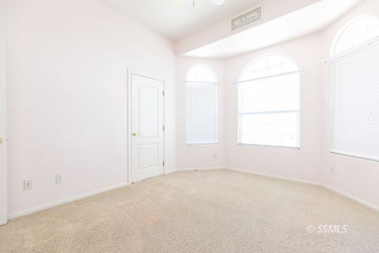 624 Pinon Court Ridgecrest, CA 93555 - Photo 27 of 46 an empty room with a window