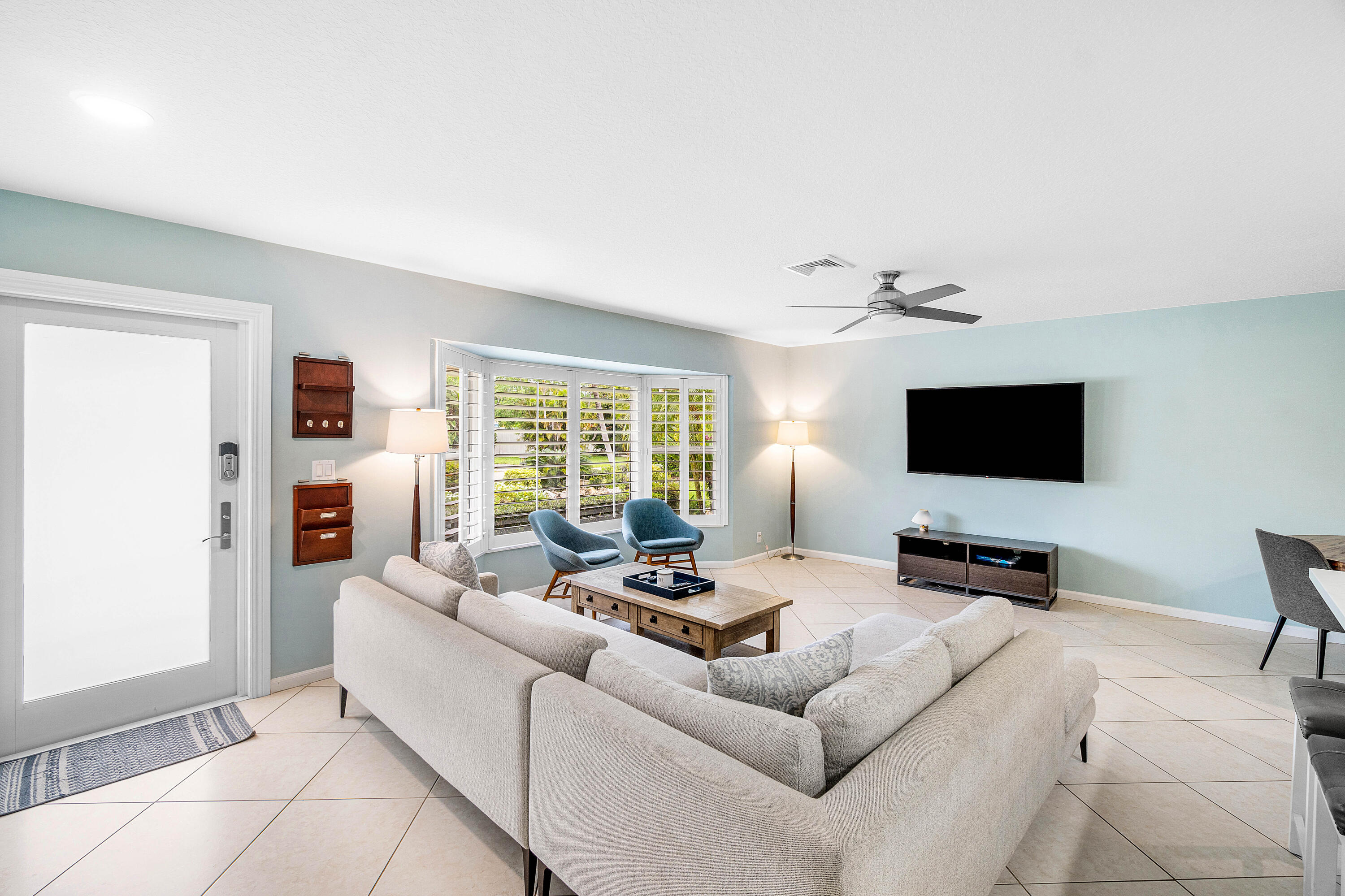 400 Northeast 43rd Street Boca Raton, FL 33431 - Photo 6 of 36 Living Room