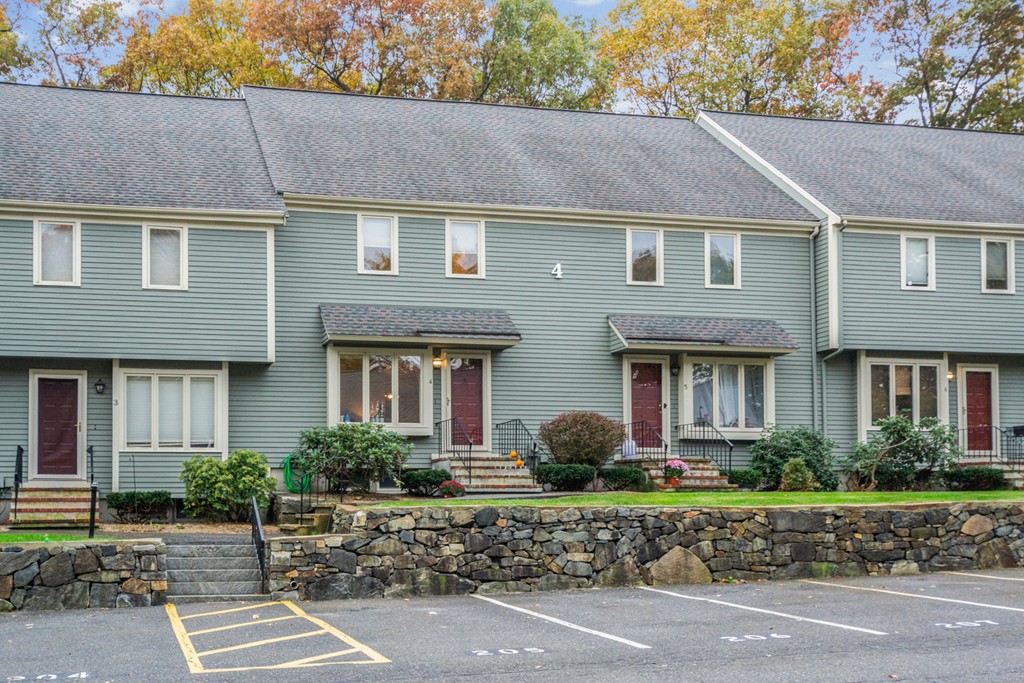 4 Deer Path, Unit 4 Maynard, MA 01754 - Photo 2 of 29 Gallery Image 2
