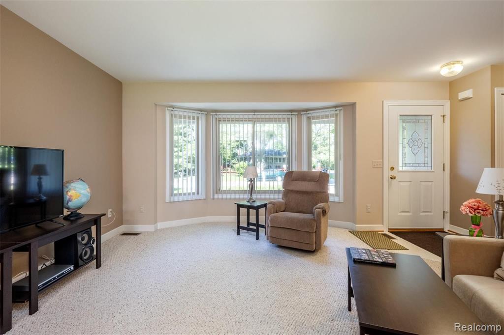 3579 Longview Avenue Rochester Hills, MI 48307 - Photo 6 of 34