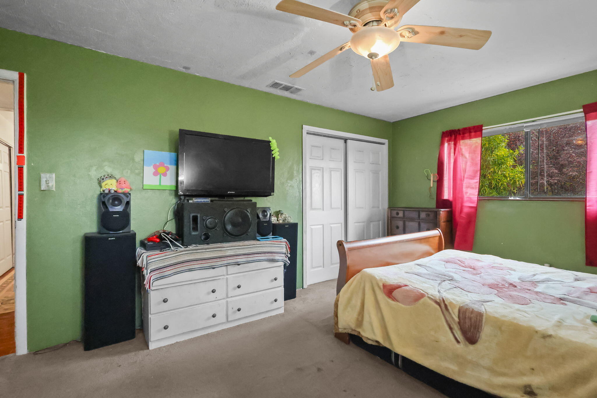 18385 Bowman Road Cottonwood, CA 96022 - Photo 24 of 39 a bedroom with a bed and a flat screen tv