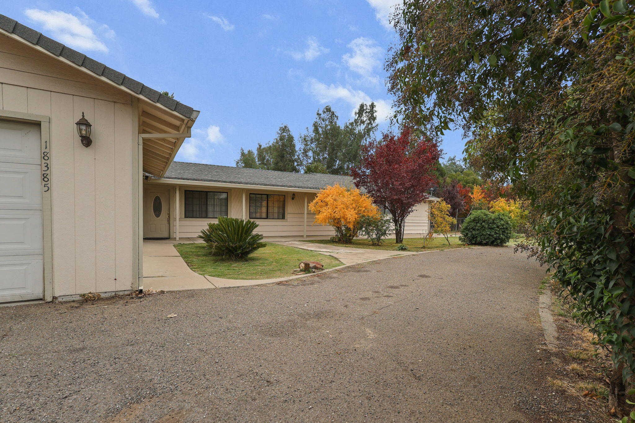 18385 Bowman Road Cottonwood, CA 96022 - Photo 26 of 39 a front view of house with garage and yard