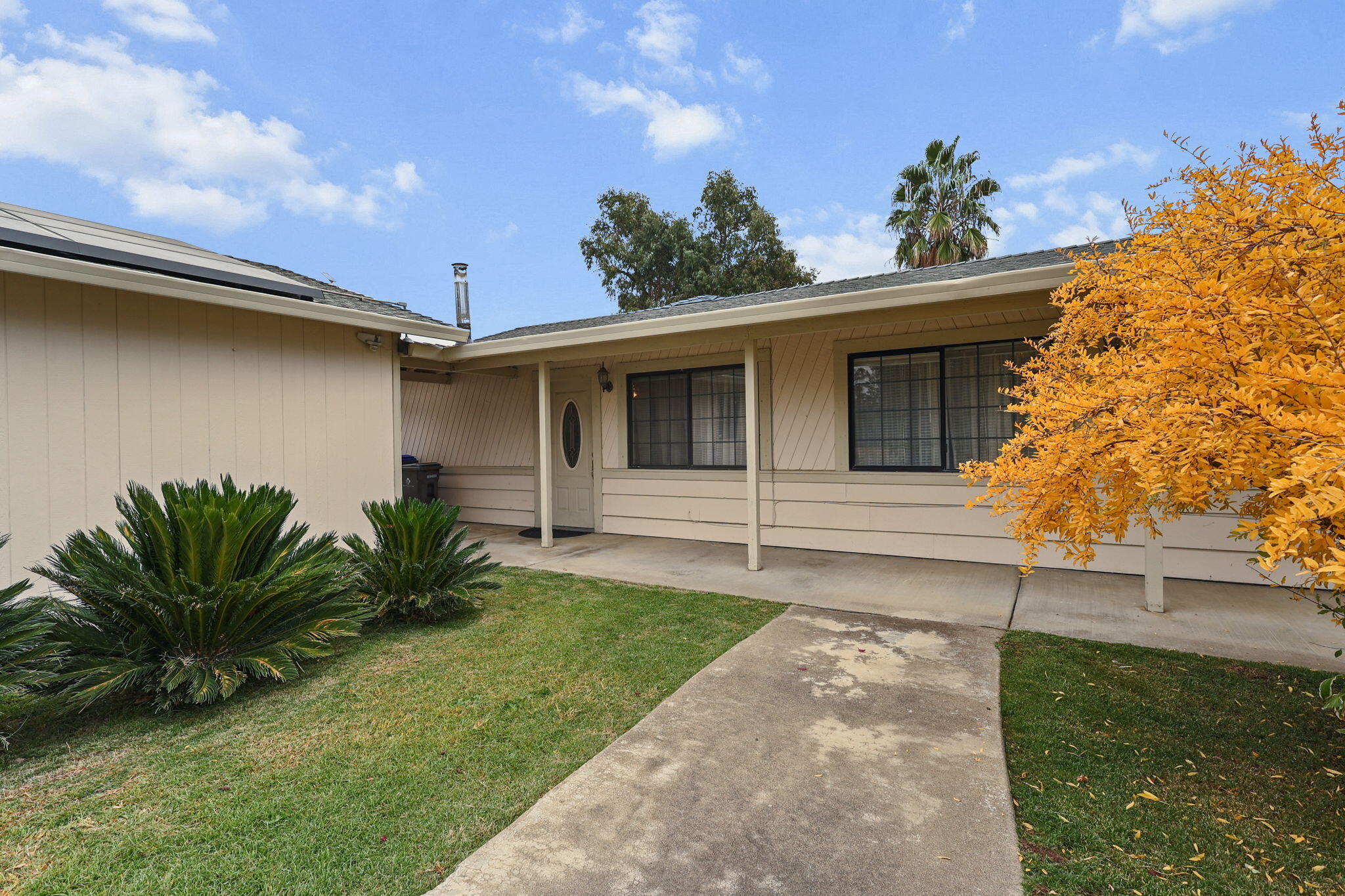 18385 Bowman Road Cottonwood, CA 96022 - Photo 27 of 39 a front view of a house with garden