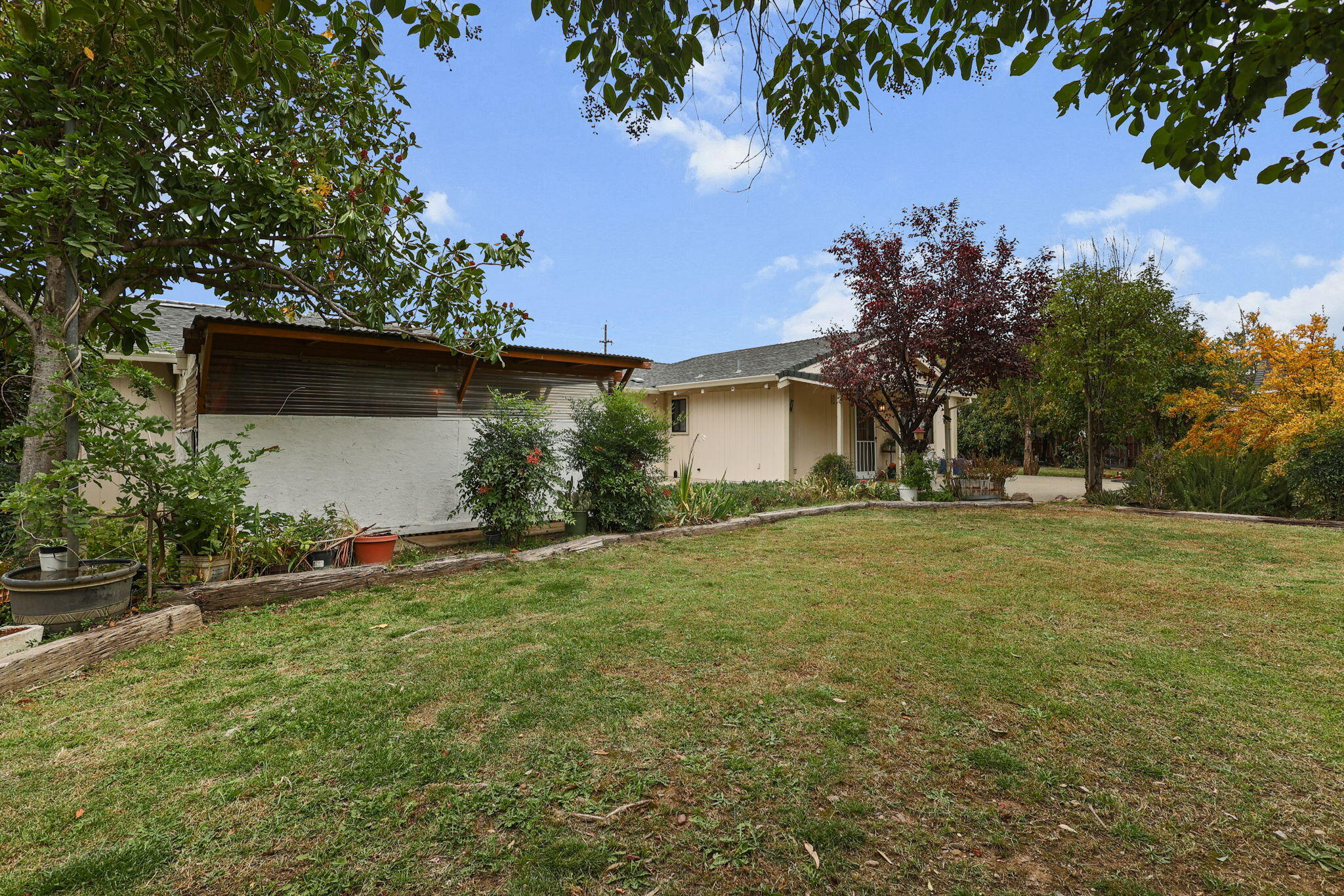 18385 Bowman Road Cottonwood, CA 96022 - Photo 29 of 39 a backyard of a house with plants and trees