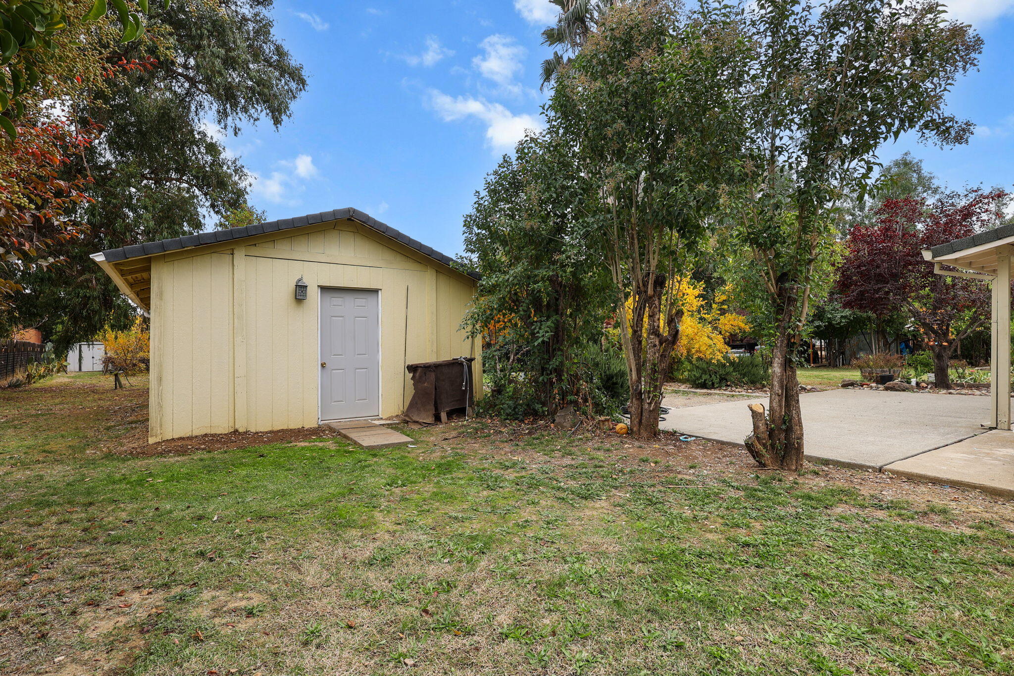 18385 Bowman Road Cottonwood, CA 96022 - Photo 33 of 39 a view of a house with a yard