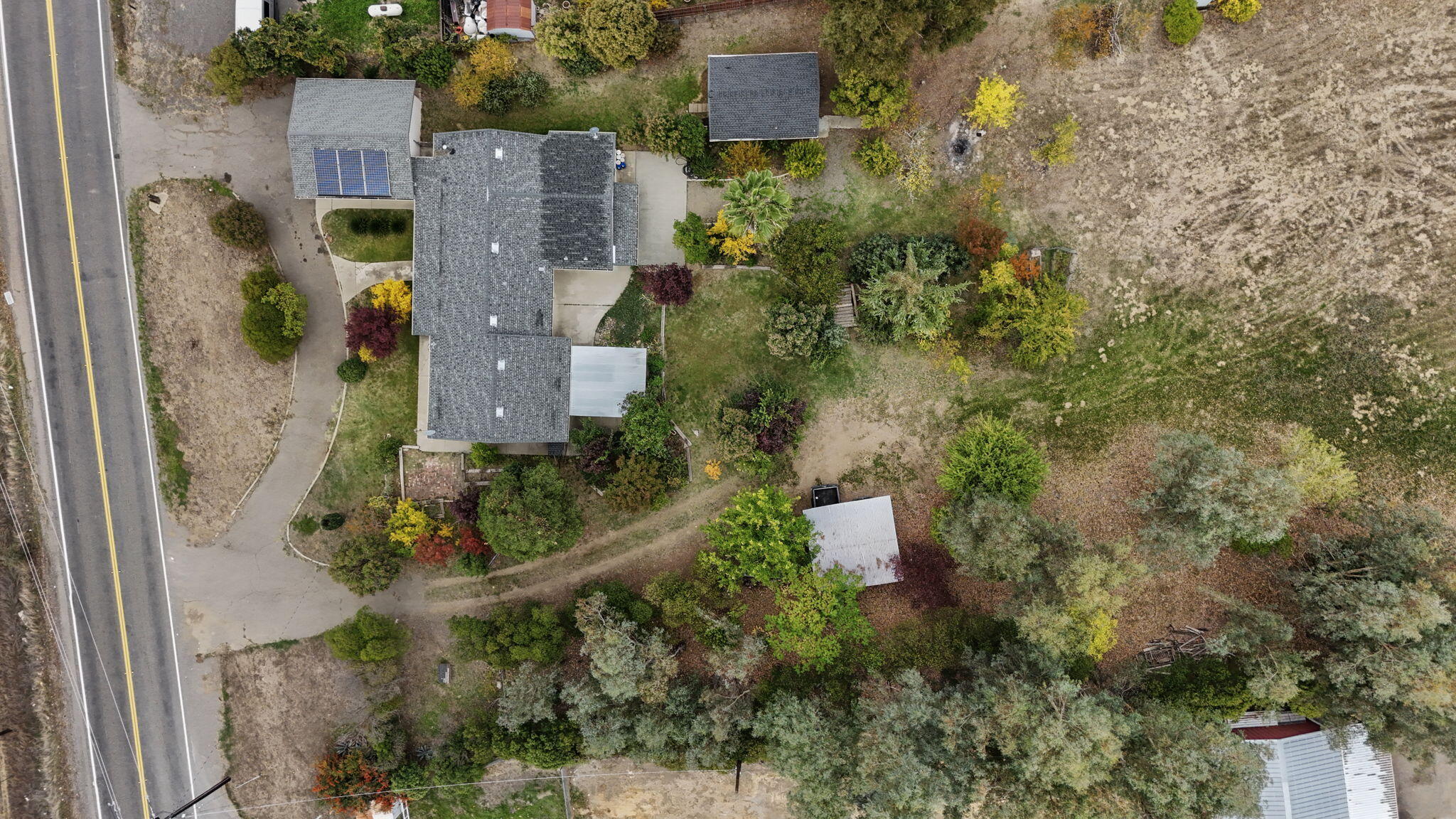 18385 Bowman Road Cottonwood, CA 96022 - Photo 37 of 39 an aerial view of a house with outdoor space