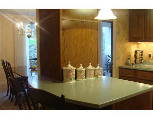 900 Washington Road, Unit 8 Mt. Lebanon, PA 15228 - Photo 7 of 17 Kitchen.