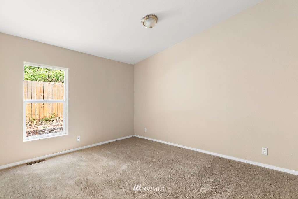 1815 Newman Road Freeland, WA 98249 - Photo 18 of 26 an empty room with windows