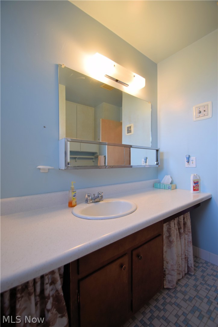 14460 Sheldon Road Cleveland, OH 44142 - Photo 15 of 24