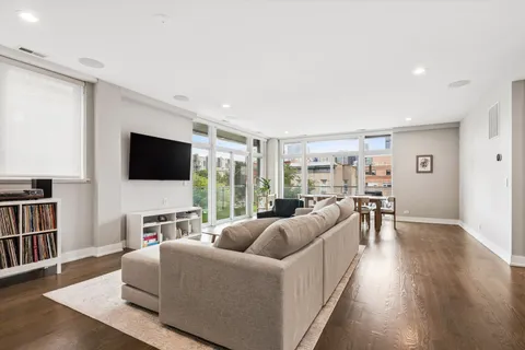 $899,000 | 236 South Racine Avenue, Unit 304, Chicago, IL 60607