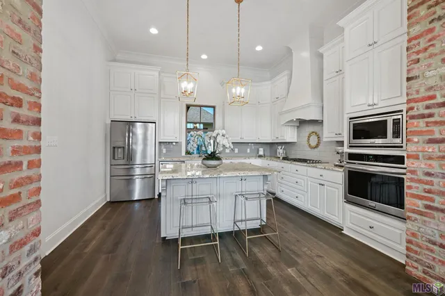 $3,000 | 10849 Creek Lane, Baton Rouge, LA 70810