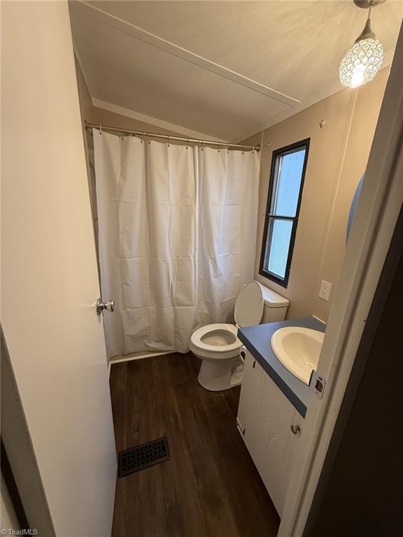 3085 Stonehenge Road Thomasville, NC 27360 - Photo 15 of 19 HALL BATH