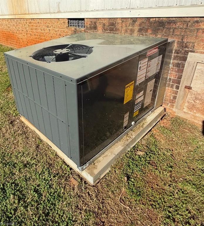 3085 Stonehenge Road Thomasville, NC 27360 - Photo 3 of 11