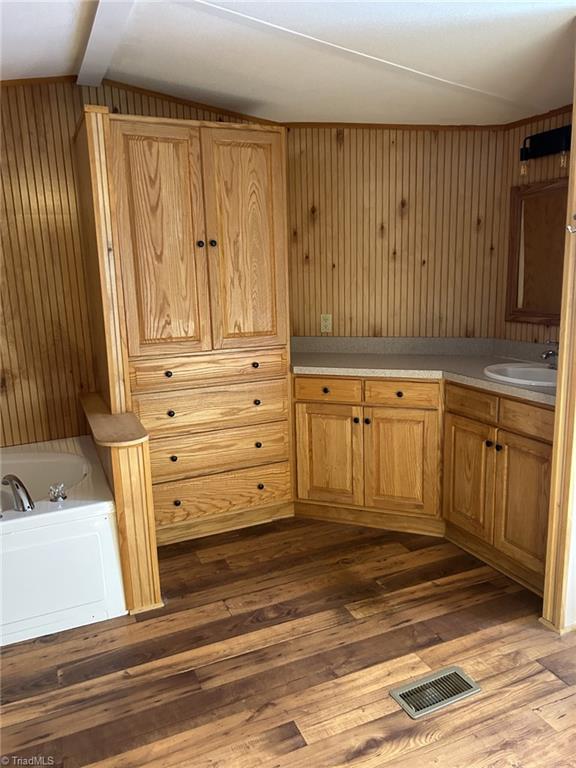 3085 Stonehenge Road Thomasville, NC 27360 - Photo 9 of 19 Large main bath with lots of stoerage