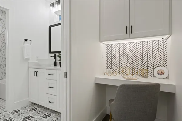 $3,400 | 2102 East 2nd Street, Unit 2, Austin, TX 78702