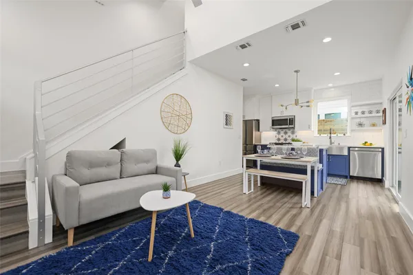 $3,400 | 2102 East 2nd Street, Unit 2, Austin, TX 78702
