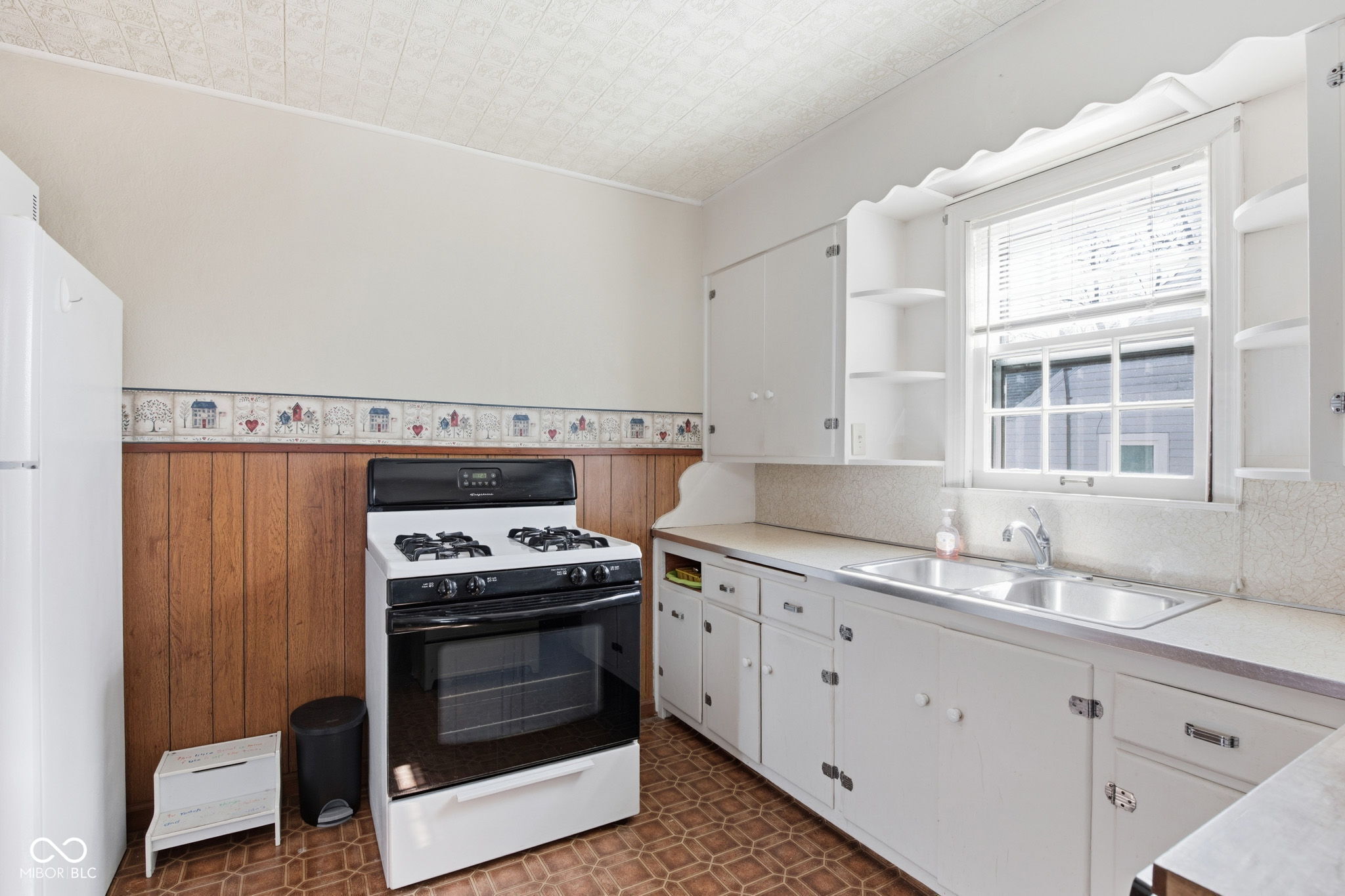 127 South Nursery Road Anderson, IN 46012 - Photo 18 of 44