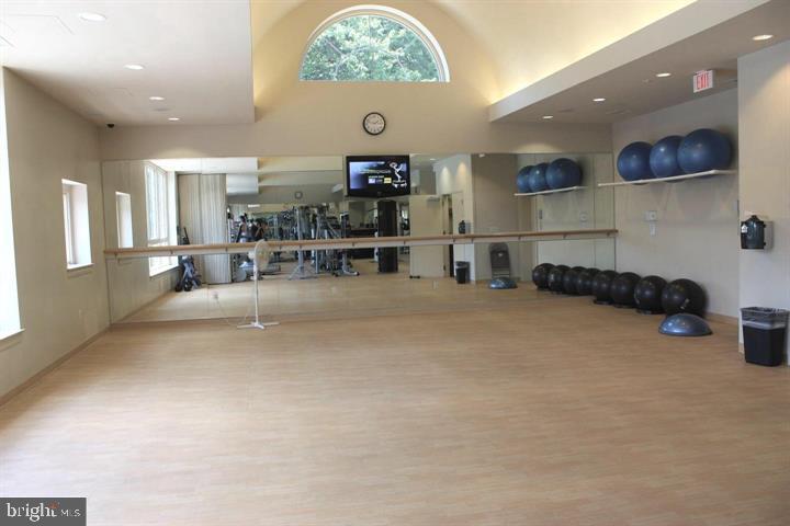 12012 Golf Ridge Court, Unit 374 Fairfax, VA 22033 - Photo 25 of 38 an entryway and livingroom with furniture