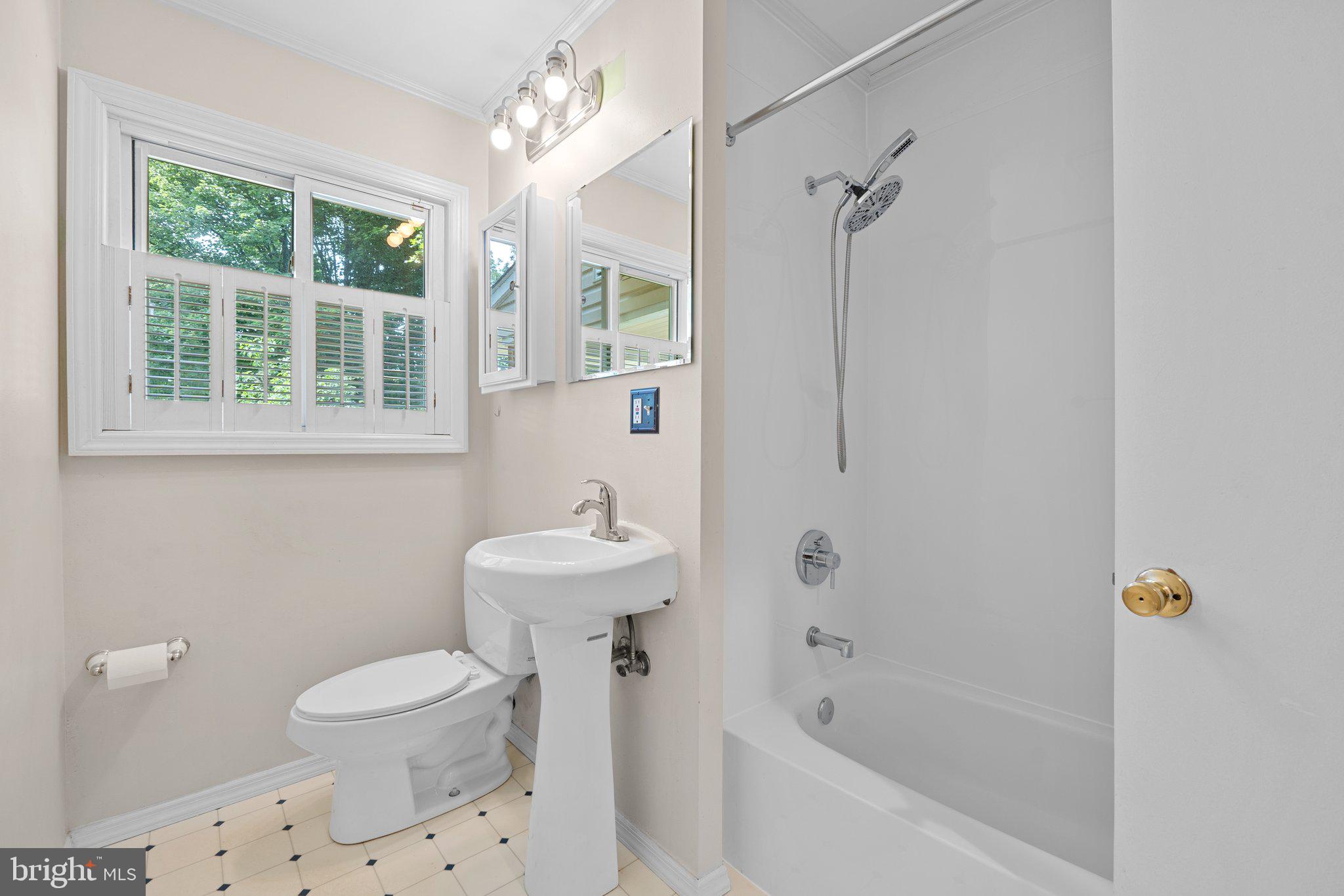 144 Cedarmere Road Owings Mills, MD 21117 - Photo 12 of 32 Full Bathroom - 1st floor