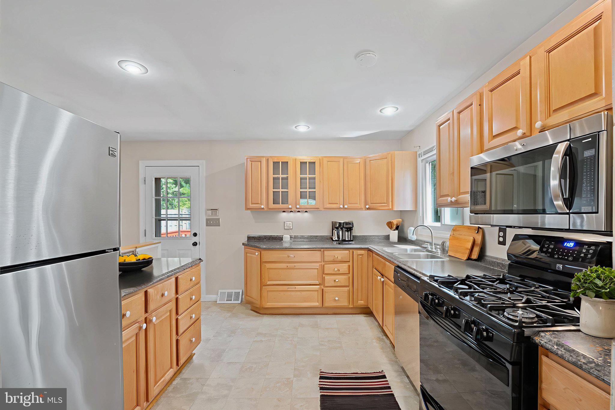 144 Cedarmere Road Owings Mills, MD 21117 - Photo 9 of 32 Kitchen - virtually staged