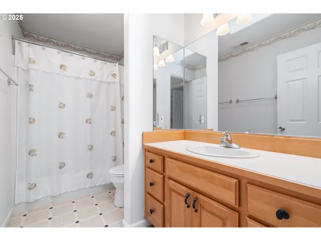 $370,000 | 250 Coast Guard Drive, Unit 2, Depoe Bay, OR 97341