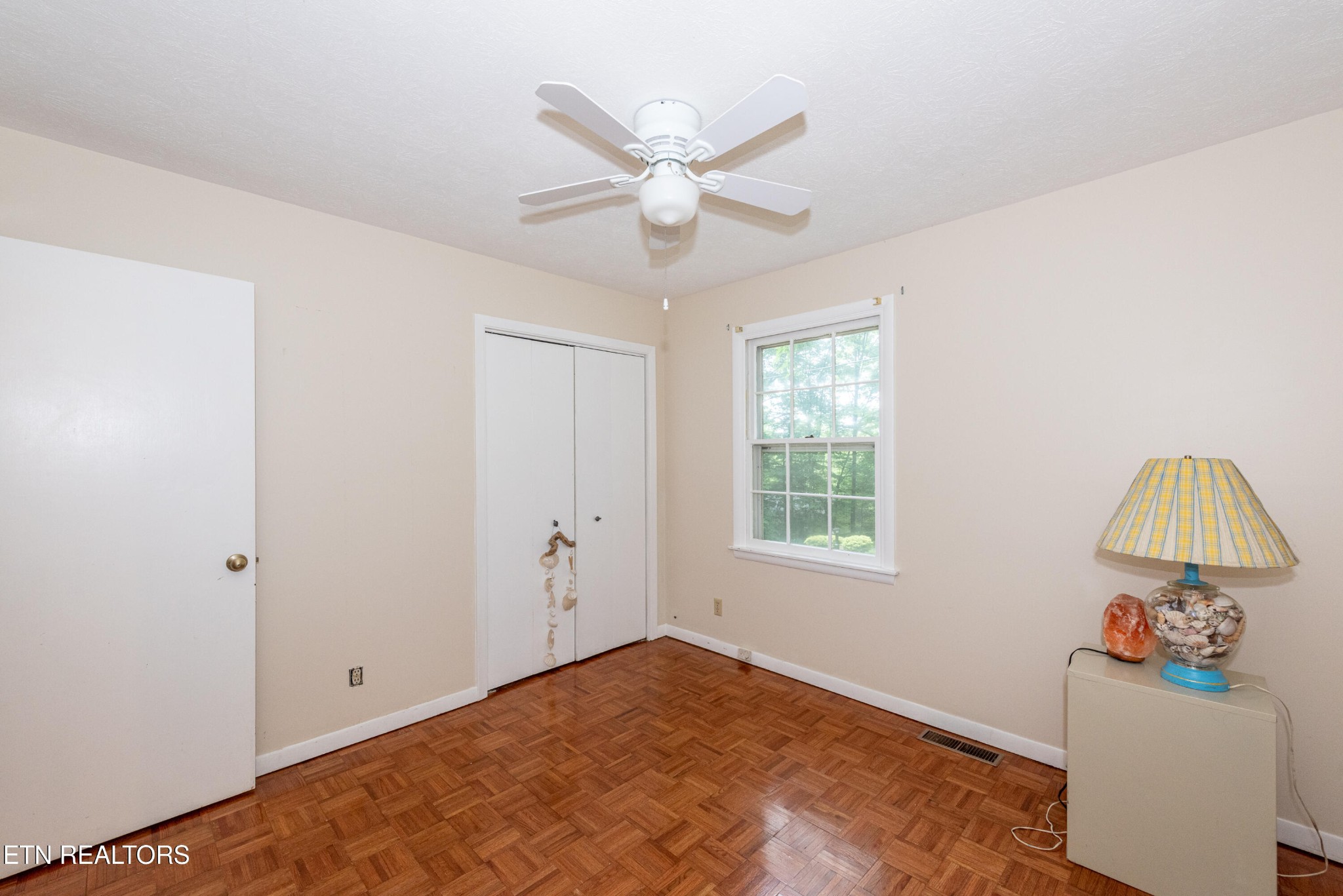 133 Windham Road Oak Ridge, TN 37830 - Photo 16 of 35 a view of a livingroom with a window