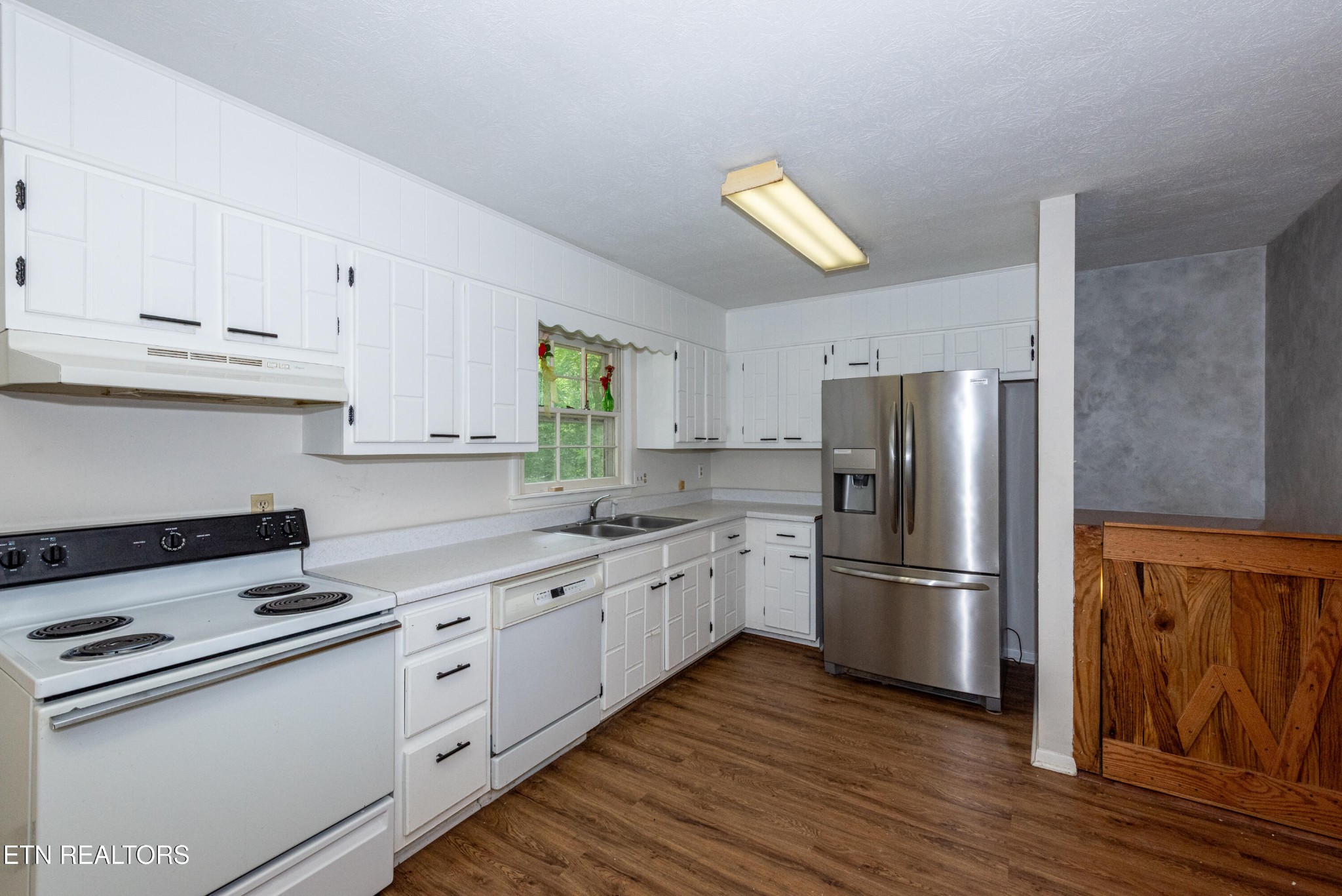 133 Windham Road Oak Ridge, TN 37830 - Photo 8 of 35 a kitchen with granite countertop a refrigerator and a stove top oven