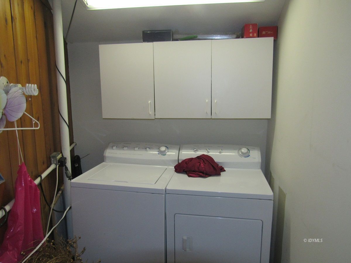 53700 Tollgate Road Idyllwild, CA 92549 - Photo 12 of 15 a utility room with dryer and washer